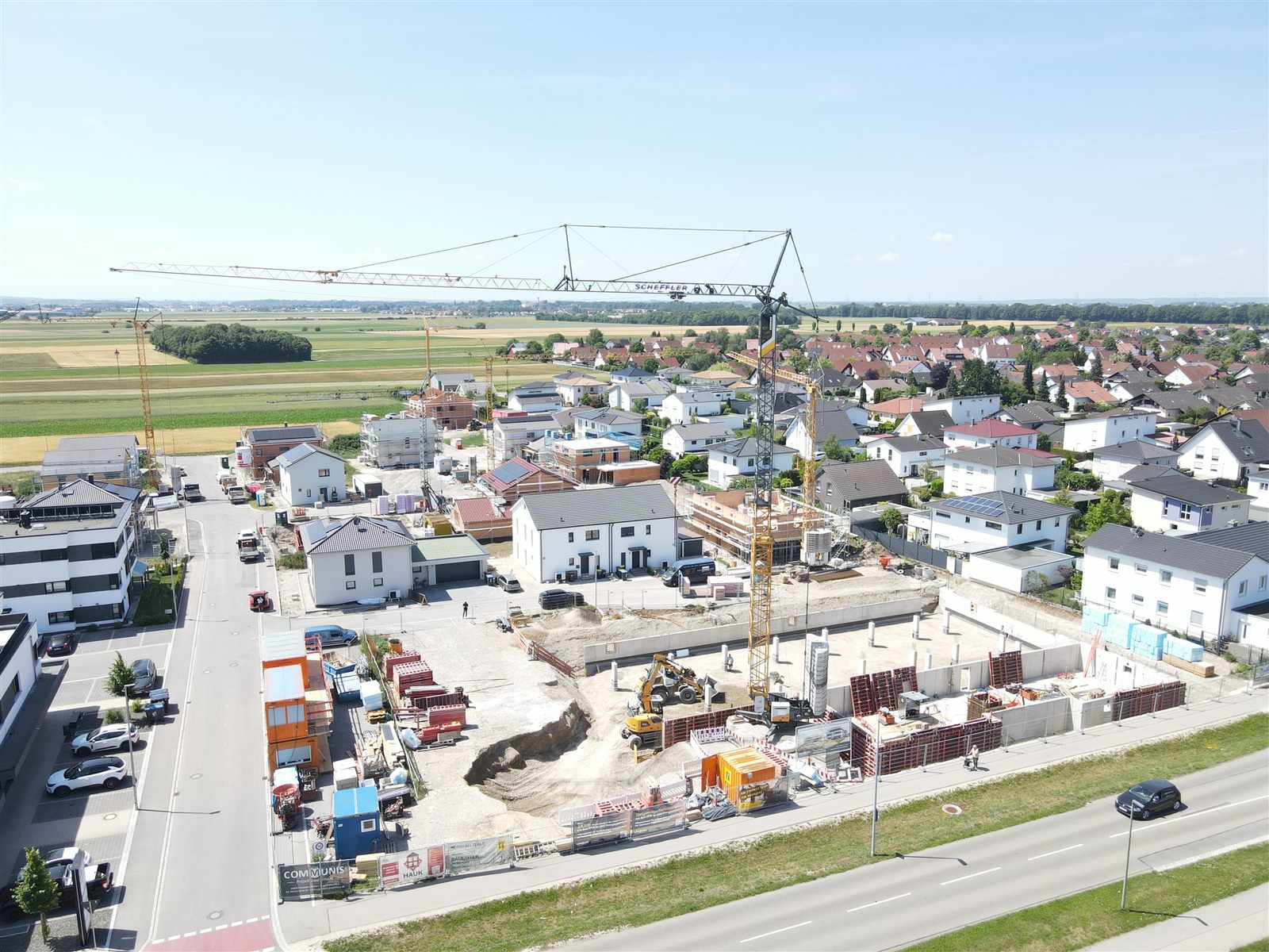Rohbaubeginn mit Bodenplatte